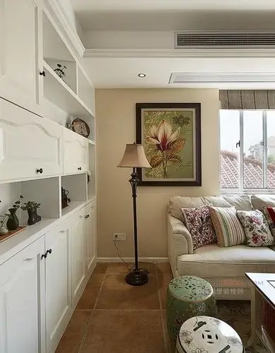 休闲美式客厅白色柜子设计图片