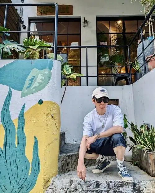 林俊杰丧尸街头风