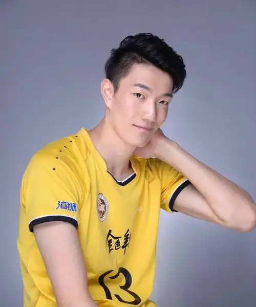 副攻陈龙海副攻张哲嘉副攻张奕辰自由人童嘉骅主攻方颖超接应李春晖