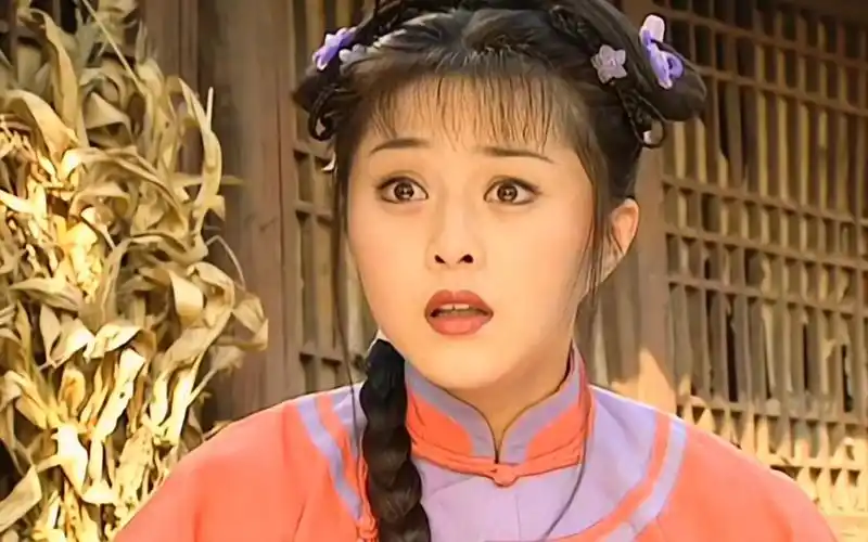 柳叶眉配上冰冰自带的水杏眼,颜值一下就上升了好几个档次.