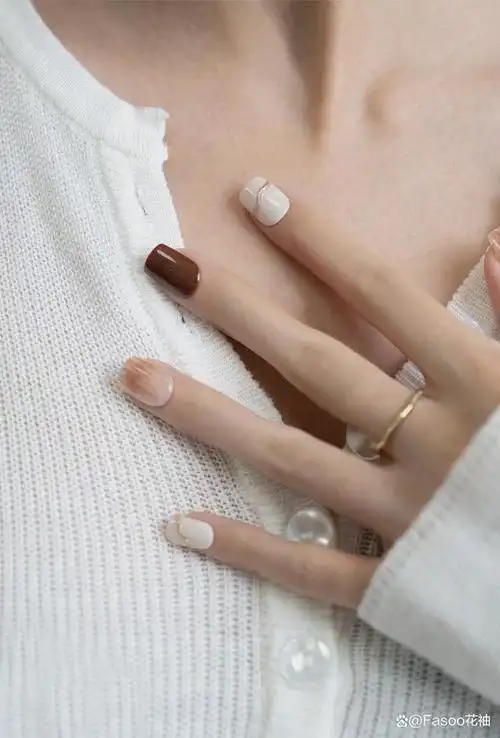 美甲ins小众短款简约