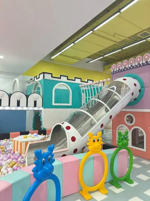 所以我在宜家隔壁的大润发一楼找到了干净宽敞舒适的儿童乐园🎠