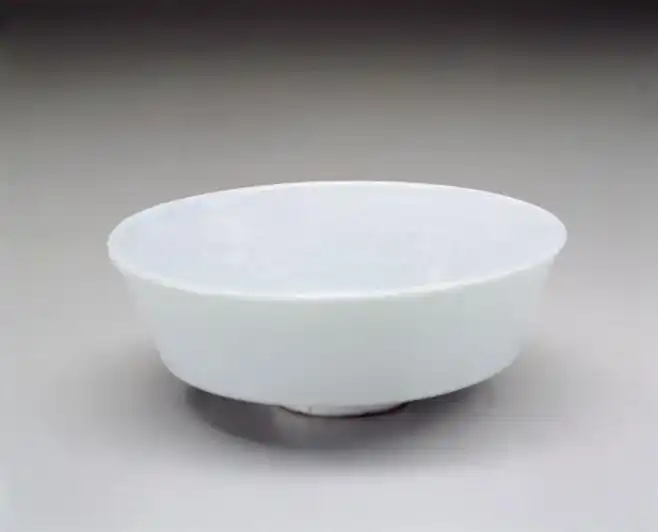 釉色似鹅蛋,制作精细,元代卵白釉瓷器的简介与欣赏