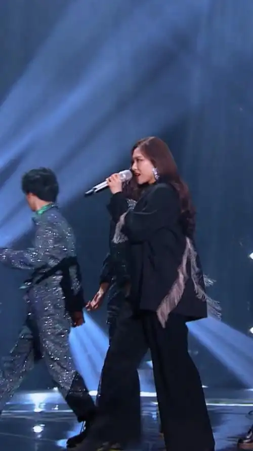 偶像出道,唱跳全能,檀健次王霏霏《处处吻》