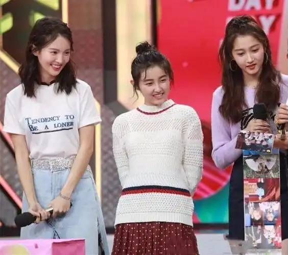 金晨关晓彤身高对比金晨关晓彤身高