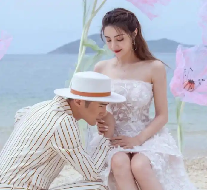 麦迪娜晒6个月孕肚自拍,自曝要控制好体重,姜潮连忙夸老婆很美