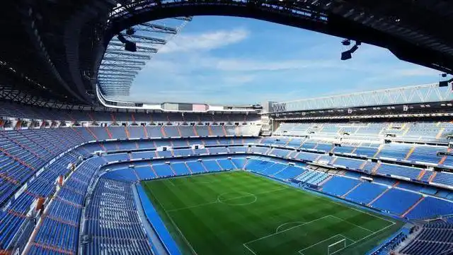 皇马的主球场,更衣室堪称豪华,这座体育场适合足球迷游玩