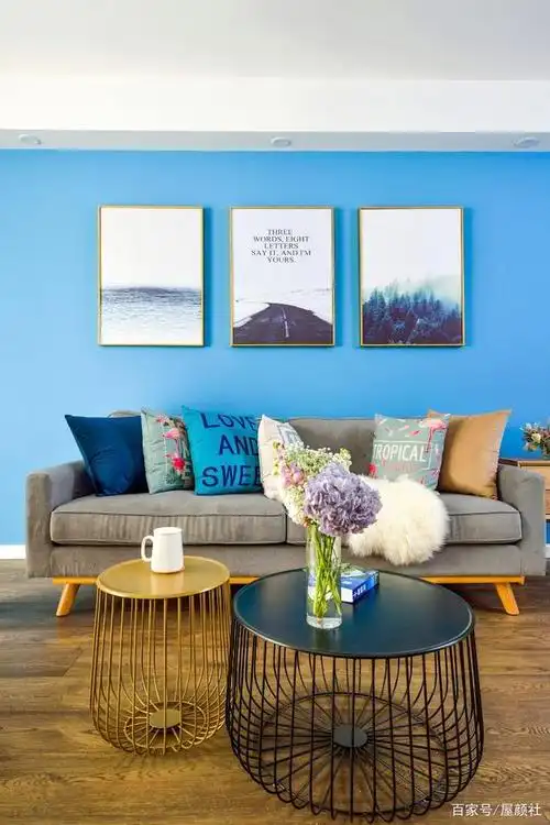 小夫妻省吃俭用装修12万新家,天蓝色墙漆有点好看,收藏了