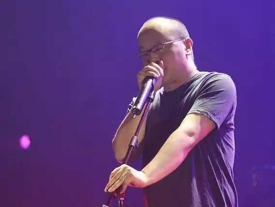 王菲的前老公窦唯发新专辑,为何受到网友的关注?