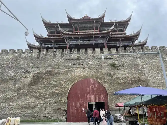 阿坝70年·中省主流媒体阿坝行74丨提档升级,松潘古城"上新"