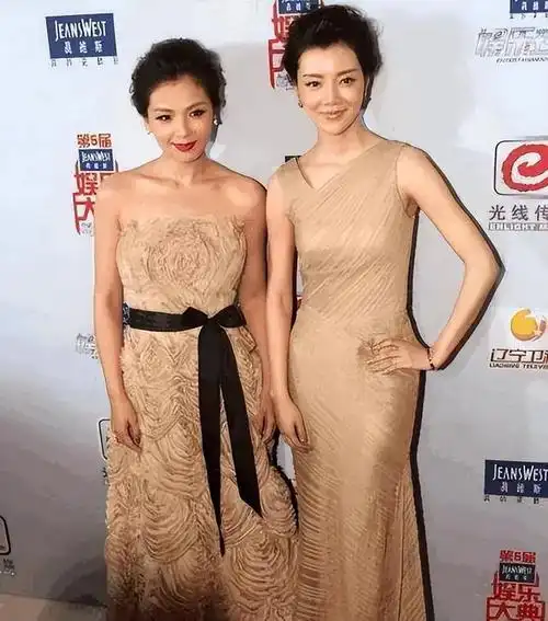 刘涛与车晓同框网友戏称一个乡下妞一个贵妇