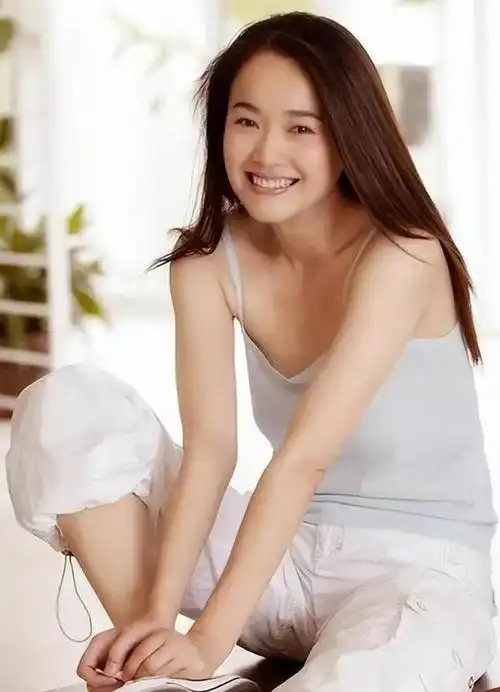 左小青泳衣下水惊艳众人,网友:真心动了!太美了