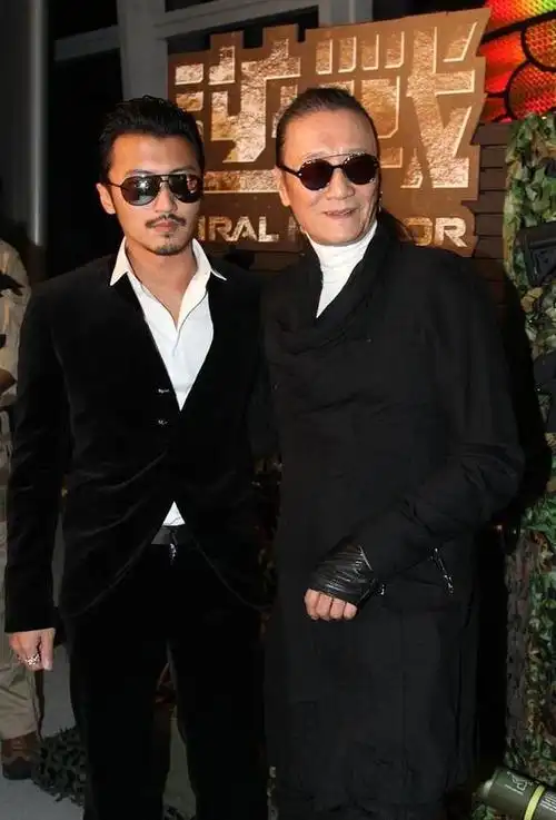 与父亲和解未来不结婚谢霆锋正在走老爸谢贤的路