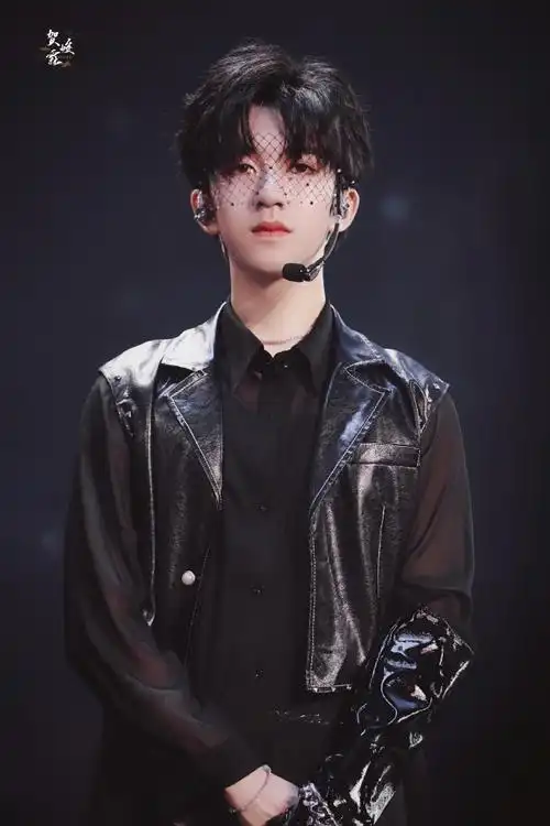 90#贺峻霖 翩羽惊鸿清韶声#少年on fire2《特务j》"剪下半边蝴蝶