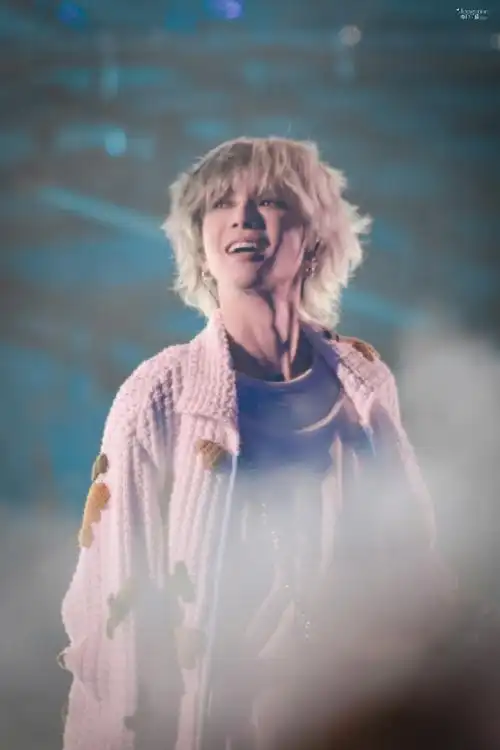 华晨宇内娱首个凌晨三点开演唱会#烟台·火星人沙滩