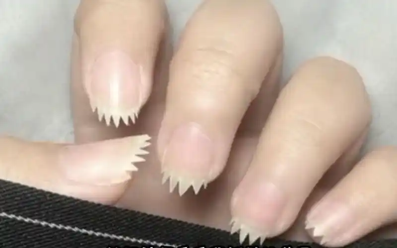 搞笑视频:看我新做的指甲 敢惹我让你变成肉丝