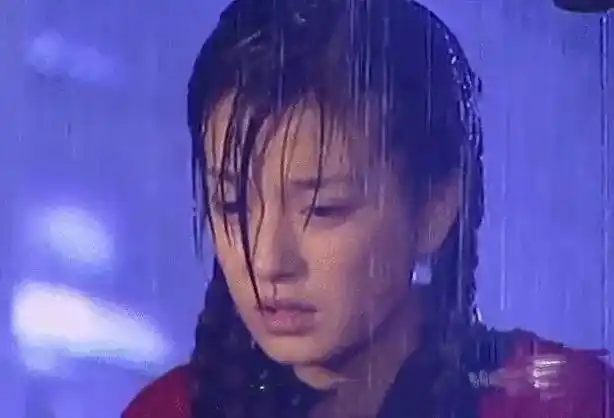 依萍每去要一次钱 世界上就会多一个落汤鸡 比如今天的我t﹏t - 抖音