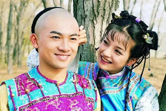 《还珠格格》后又接着拍第二部续集,两年的时间情深自然是水到渠成