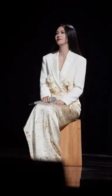 回顾娶了摇滚女神谭维维生下一儿一女陈亦飞的生活幸福吗