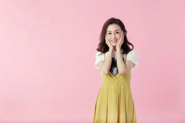 范玮琪杂志写真慵懒随性 忙美女神气质尽显