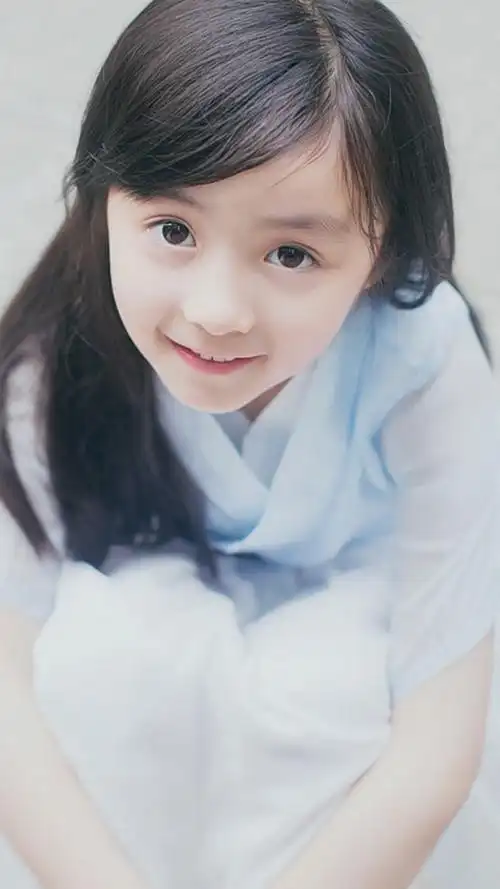 更新时间:2017-10-25 颜色分 银色 关键词:  清新 长发 气质 小女孩