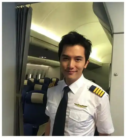 邱泽哪个时期的绝代容颜发现他的辉煌岁月