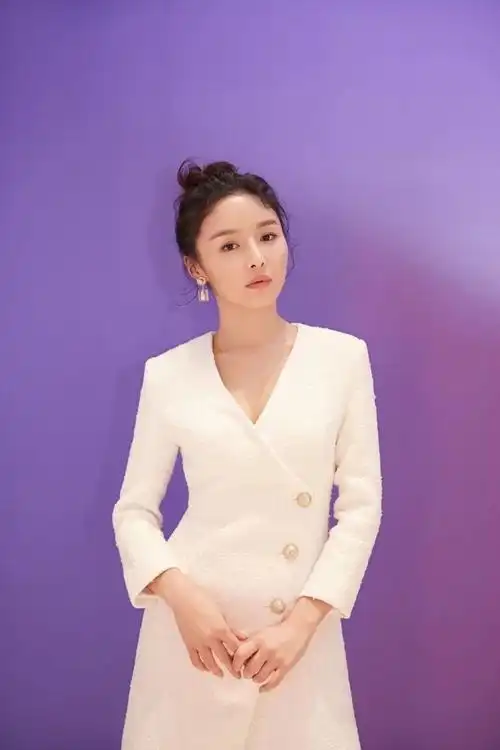 对待生活积极认真,对待表演亦有自己的态度,相信演员刘梦珂一定会给