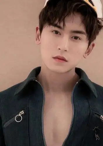 张哲瀚身材图:lp这腹肌,太诱人了