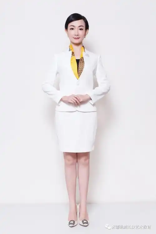 【礼仪课堂】优雅站姿(2)