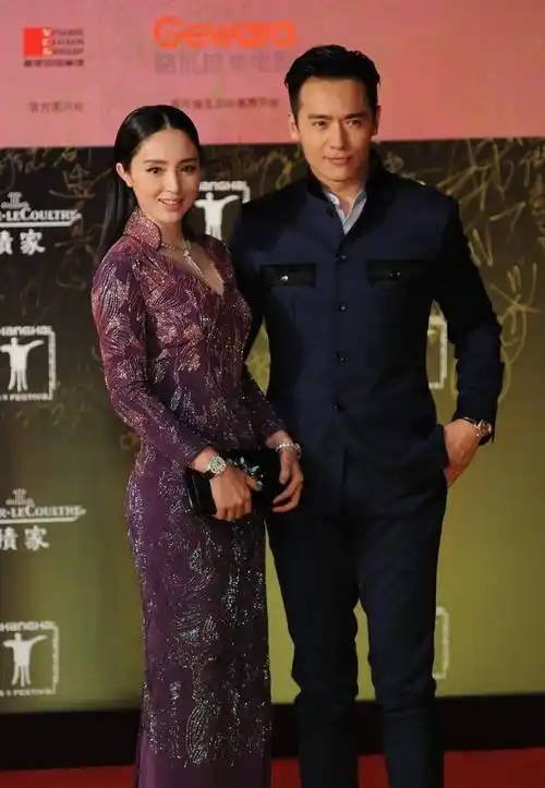 穿裹身裙秀"凹凸曲线",高云翔真不懂珍惜_整体_线条_活动