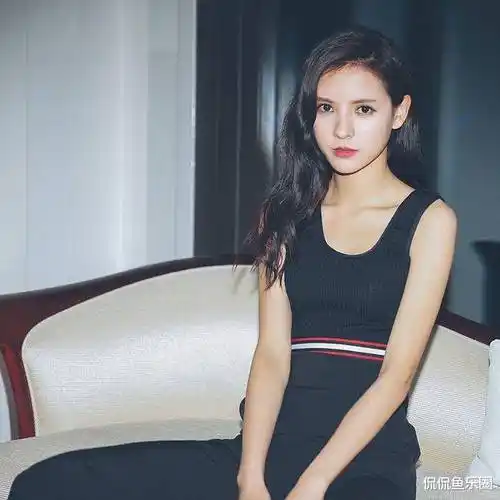 她是王思聪绯闻女友,90后女星张予曦,甜美优雅时尚惊艳!