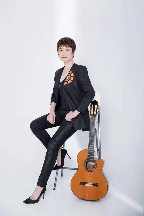 歌唱演员成方圆