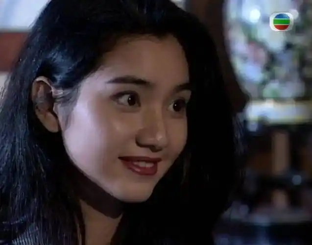 自从洪欣跟张丹峰之前的事情后,她就受到了不少网友的同情,再加上年龄