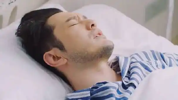 45岁黄晓明身体亮红灯,在机场血糖飙升还头晕,现情况不明惹担忧_网友