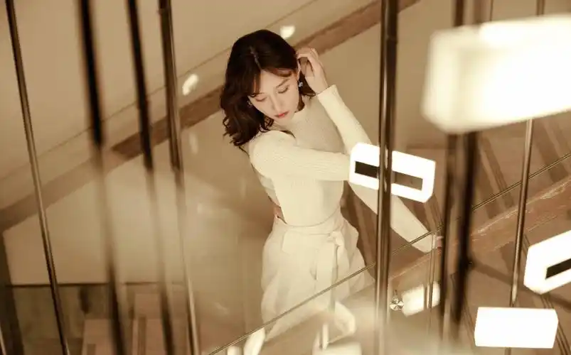 分享一组李斯羽图片给大家,图中的明星图片壁纸会点缀你的电脑桌面