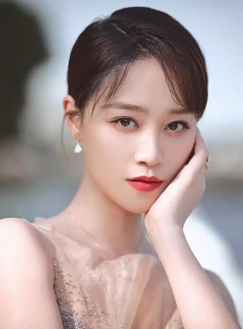 《甄嬛传》片场,导演郑晓龙突然叫住了扮演浣碧的演员蓝盈莹