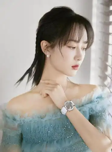 魅力女神杨紫薄荷轻纱裙写真