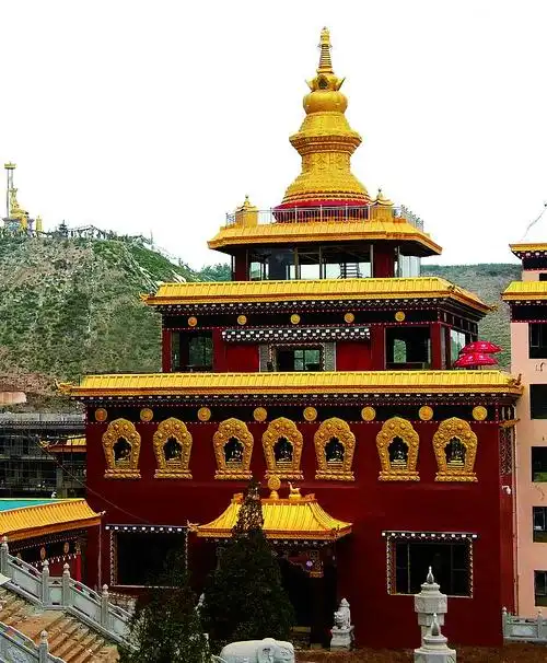 p>红城寺,又名御令宝塔寺,位于甘肃省临夏州永靖