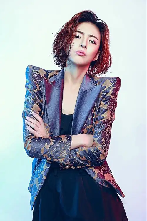 杨紫彤杂志写真大片曝光