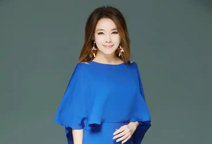 6 辛晓琪初春写真曝光 明媚气质尽显优雅魅力