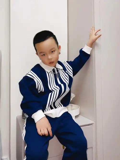 五岁男孩开春穿搭休闲套装酷帅boy