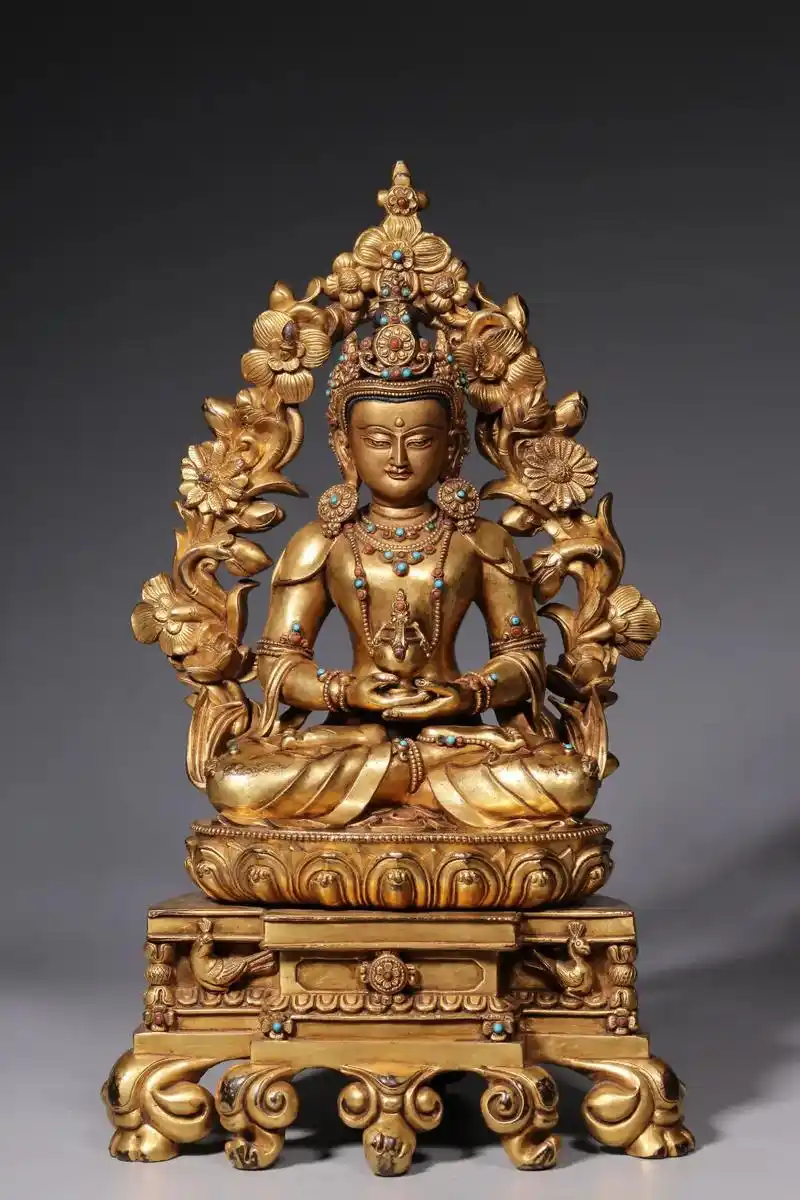 清代,铜鎏金嵌宝长寿佛背光造像 高31厘米,长18厘米,宽16厘米