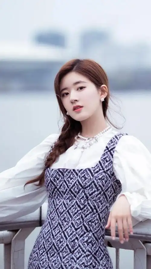 青春靓丽赵露思图集