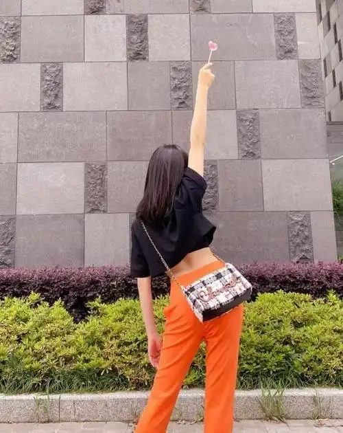 罕见宋茜穿露脐装当看到巴掌腰我决定今天不吃饭了