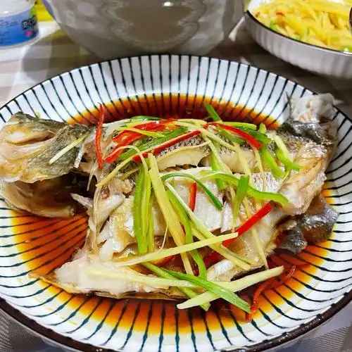 分享清蒸鲈鱼的简易做法超级简单