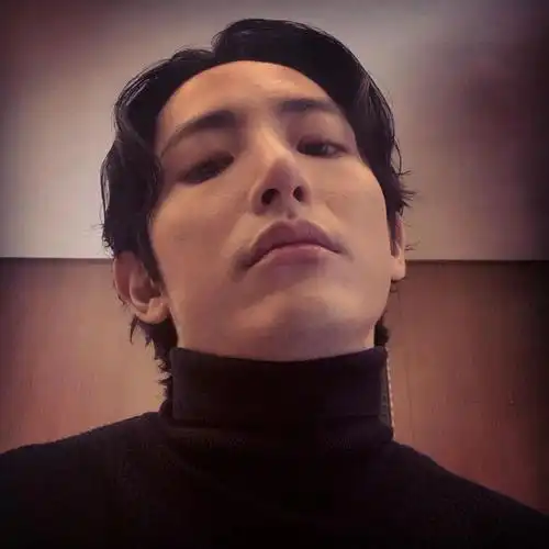 李洙赫迷之角度自拍