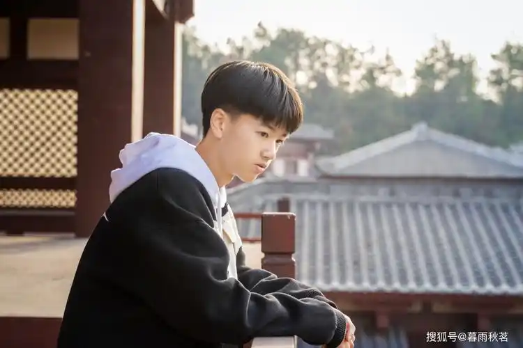 芦展翔:电影《晴雅集》饰演金灵子 郭敬明导演很严格