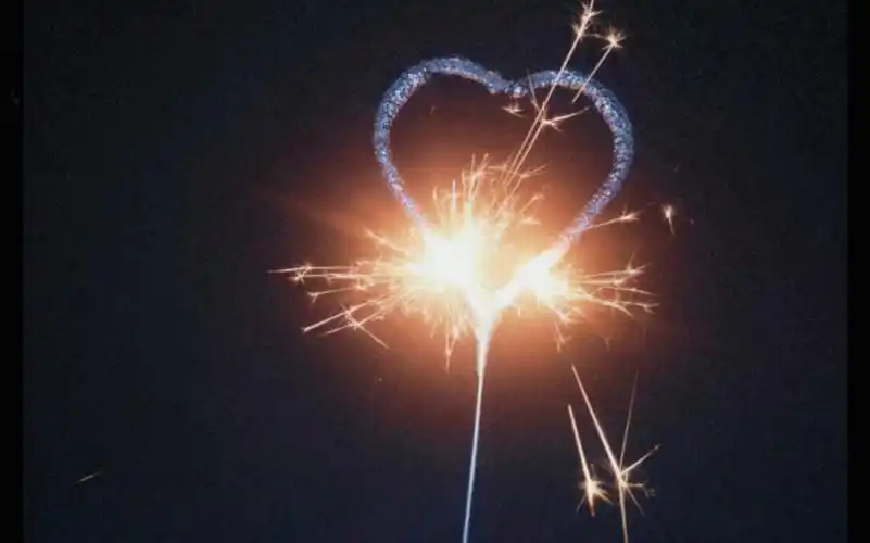 爱心发射火发～生日快乐烟花棒