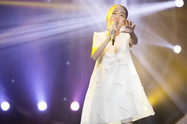 中国新声代汤晶锦唱红天亮了