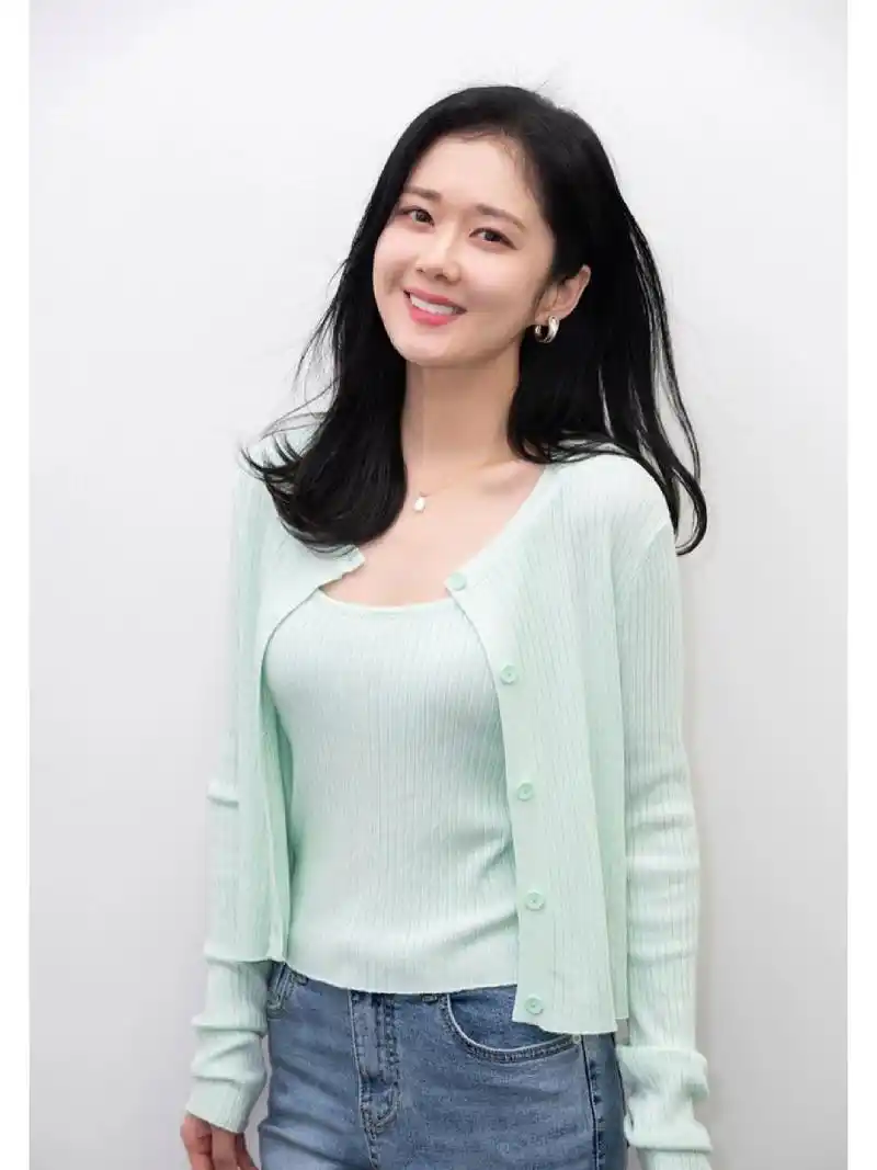 43岁张娜拉近照,素颜出镜宛如"少女"  我看到这组 43 岁韩星张娜拉的